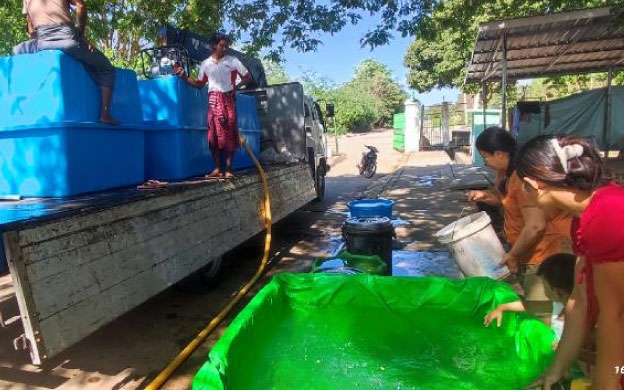 အထက (၇) ကျောင်းဝင်း စုရပ်အား ရေလှူဒါန်းခြင်း