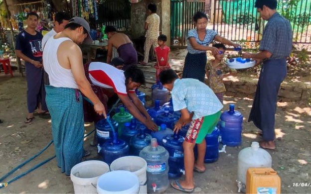 ဥတ္တရ ချင်းရွာဘက် သို့ ရေလှူဒါန်းခြင်း